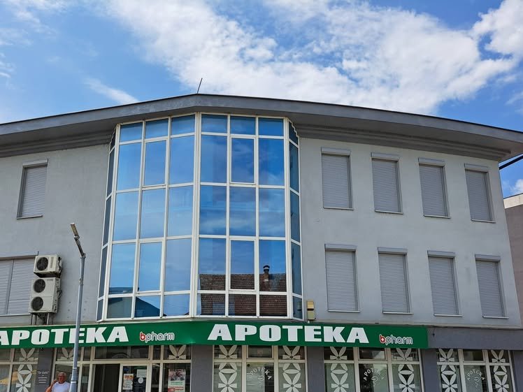 ALU roletne na fasadi Apoteke Golić, Srbac